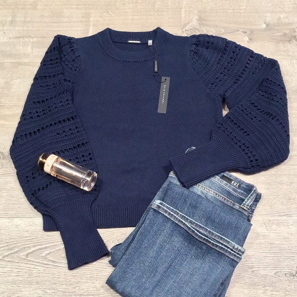 ELIE TAHARI Sophisticated Chic Navy Blue Sweater Top - Picture 3 of 10